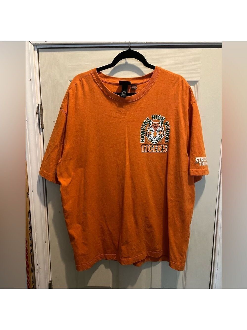H&M x STRANGER THINGS Netflix ORANGE T-SHIRT Hawkins High School Tigers